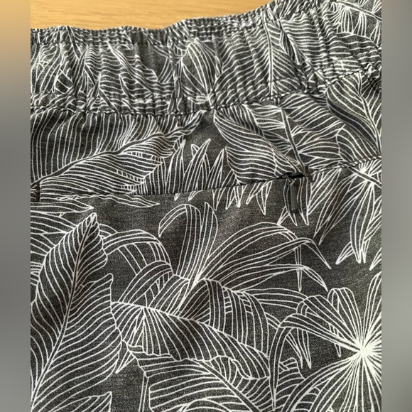 prAna Mariya Shorts in Black Fronds - Picture 7 of 9